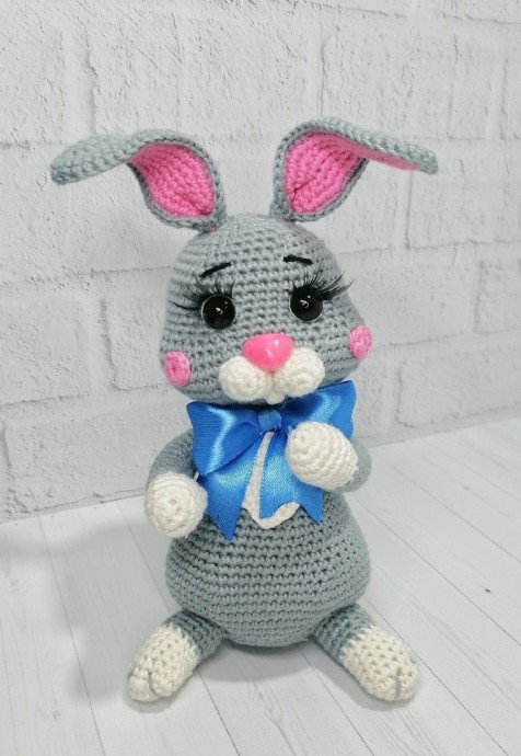 ​Зайка из пряжи