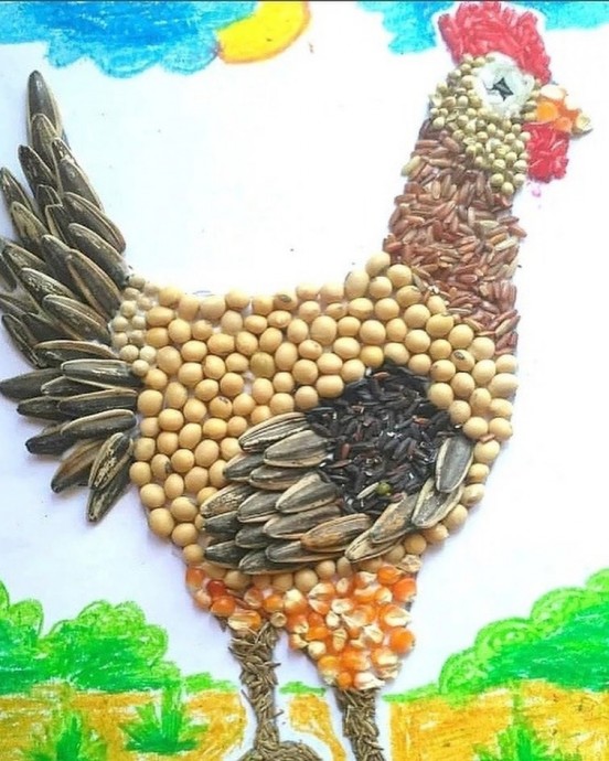 Панно из семечек и крупы "Петушок"