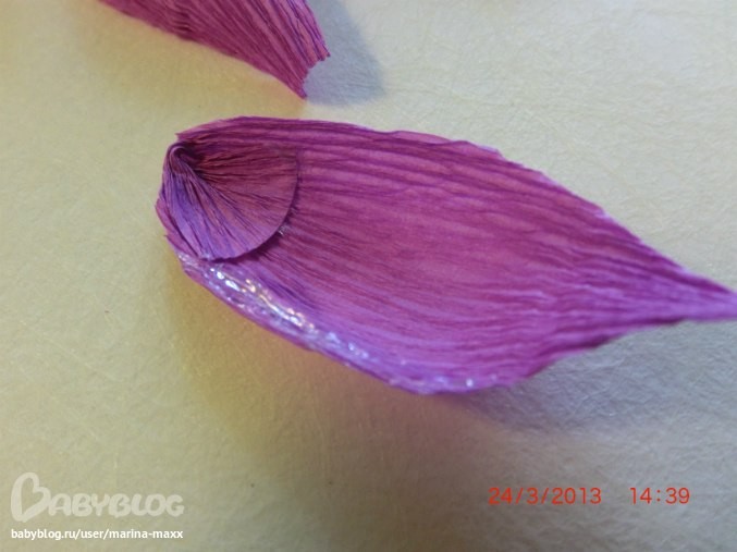 ​Тюльпан с конфеткой внутри из гофрированной бумаги