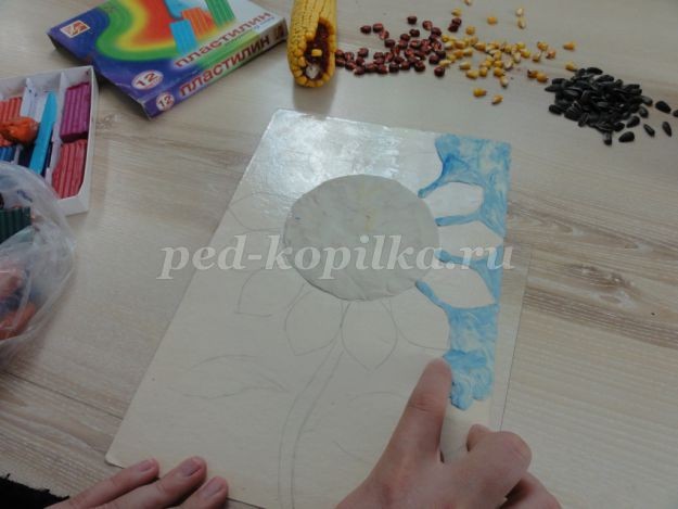 Пластилинография с использованием природных материалов "Под солнышком" Пластилинография с использованием природных материалов "Под солнышком"