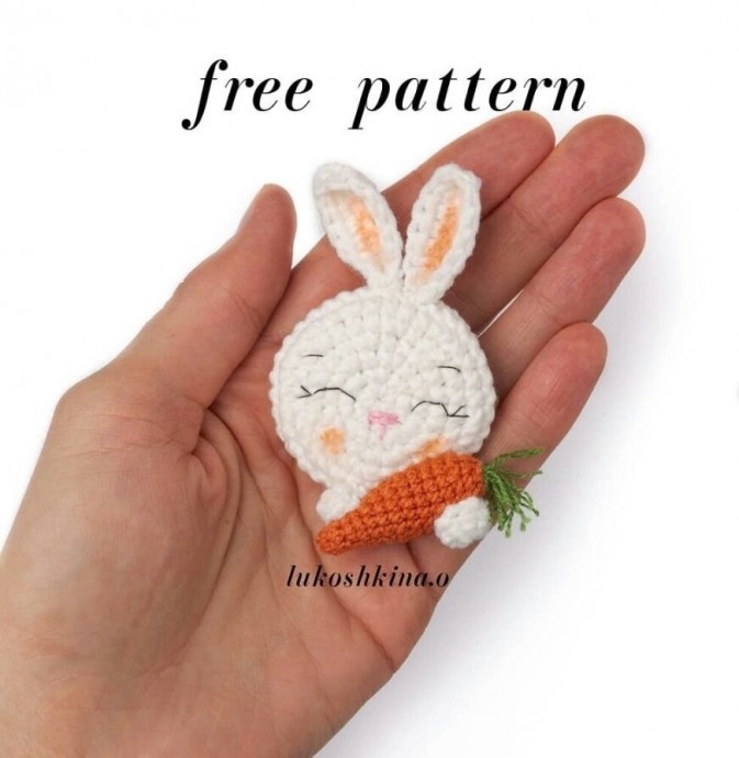 Зайчонок с морковкой