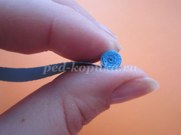 Новогодняя открытка детскими руками: квиллинг, часть 1