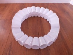 Снеговик из пластиковых стаканчиков Снеговик из пластиковых стаканчиков