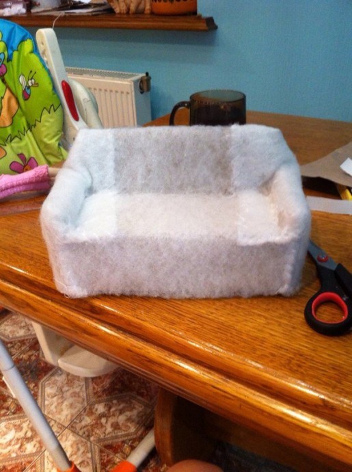 Диванчик для Барби из картона Диванчик для Барби из картона