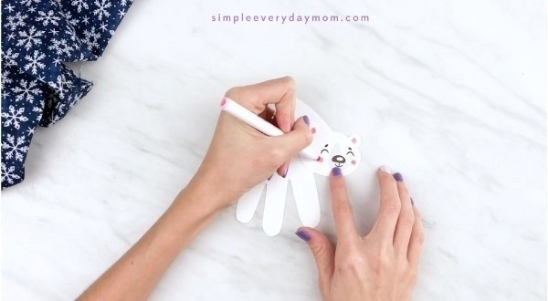 Белый медведь на льдине Белый медведь на льдине