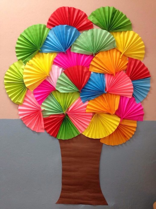 Аппликация: дерево с кроной из разноцветных вееров