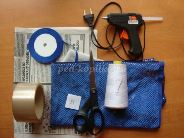 Новогодний пингвин в технике канзаши: часть 1 Новогодний пингвин в технике канзаши: часть 1