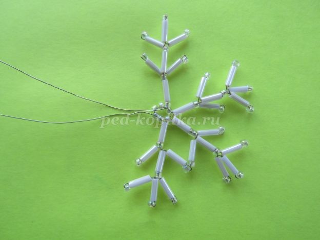 ​Снежинка из бисера и стекляруса: часть 2