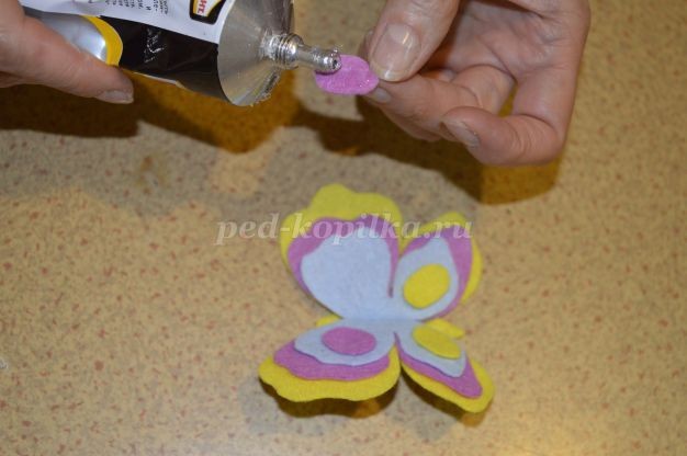 Бабочка из фетра детскими руками: мастер-класс, часть 2 Бабочка из фетра детскими руками: мастер-класс, часть 2