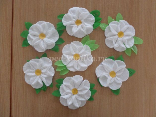 Цветок из ватных дисков
