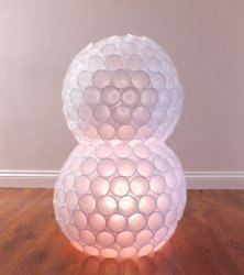 Снеговик из пластиковых стаканчиков Снеговик из пластиковых стаканчиков