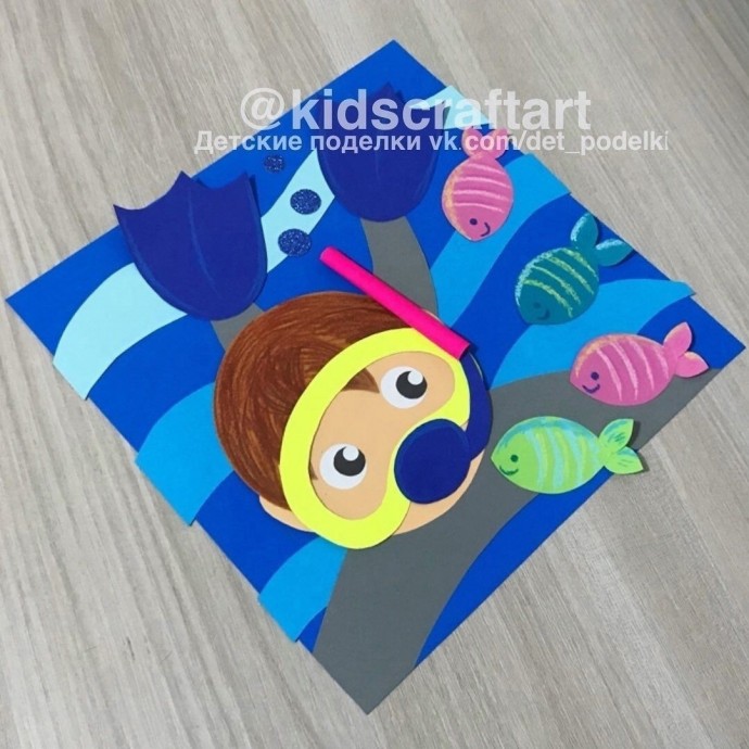 Аквалангист под водой