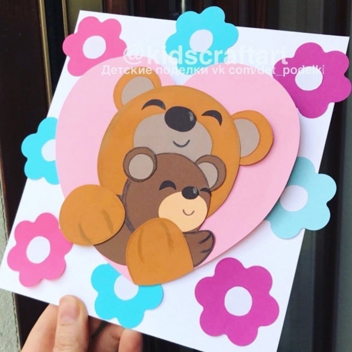 Мама-мишка с медвежонком