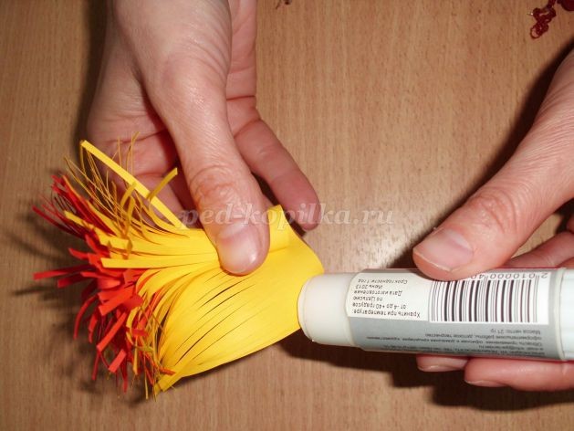 Хризантемы детскими руками: мастер-класс, часть 3 Хризантемы детскими руками: мастер-класс, часть 3