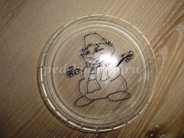 Пластилинография: снеговик в снежинке Пластилинография: снеговик в снежинке