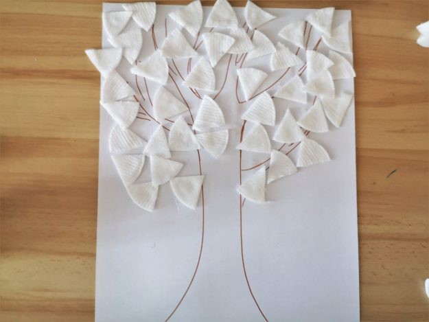 Дерево из ватных дисков