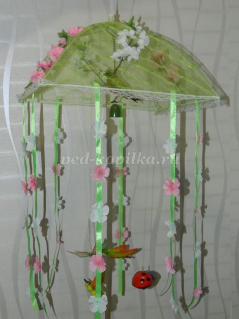 Цветочный мобиль детскими руками Цветочный мобиль детскими руками