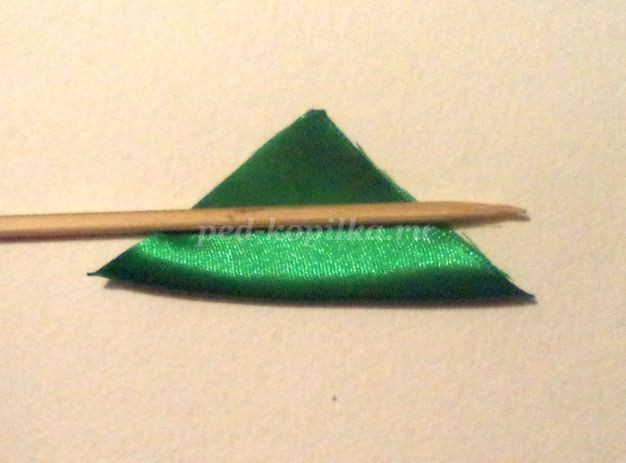 ​Лента для косы с цветами канзаши детскими руками: часть 2