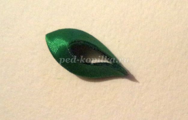 ​Лента для косы с цветами канзаши детскими руками: часть 2