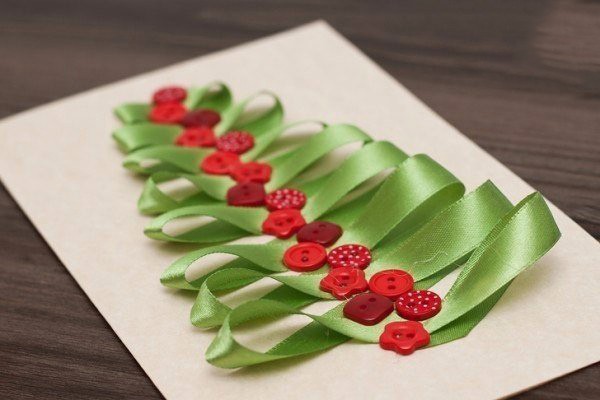 Ёлочка из ленты и пуговиц Ёлочка из ленты и пуговиц