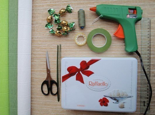 ​Цветы из конфет