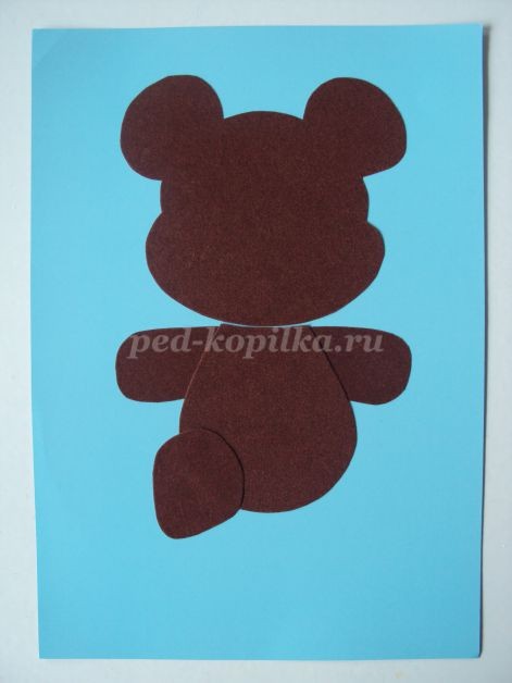 Аппликация из бархатной цветной бумаги: медвежонок
