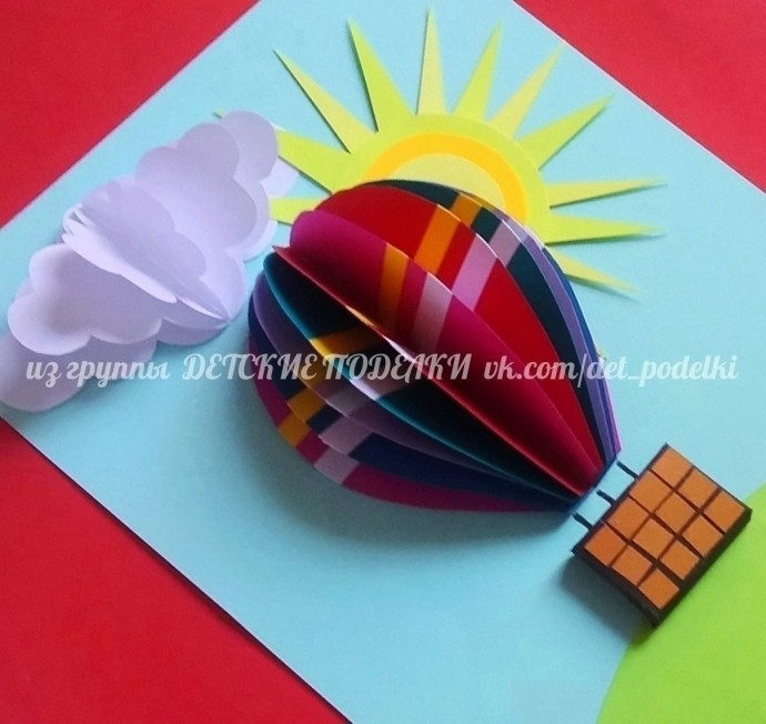 Воздушный шар под солнцем в облаках Воздушный шар под солнцем в облаках