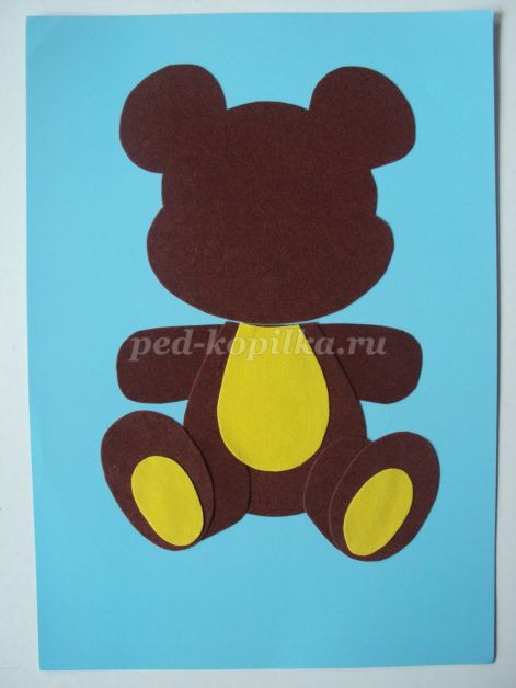 Аппликация из бархатной цветной бумаги: медвежонок