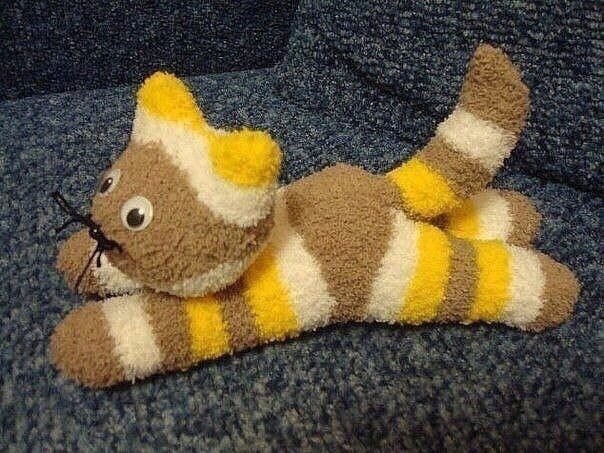 ​Полосатый котёнок из носков