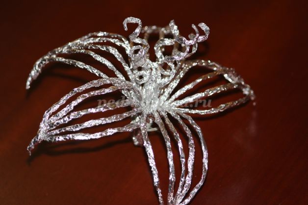 Букет из лилий из фольги детскими руками: часть 2