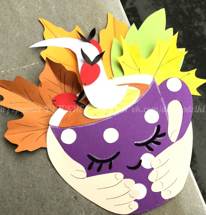 Осенняя чашка в руках Осенняя чашка в руках