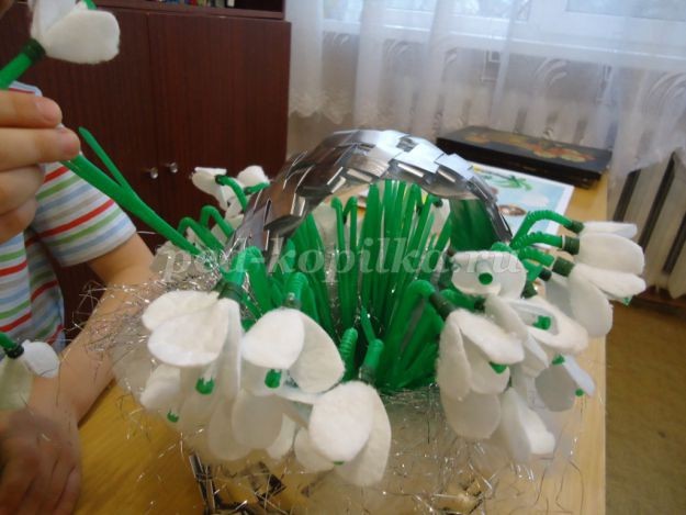 Корзинка с подснежниками детскими руками: часть 3
