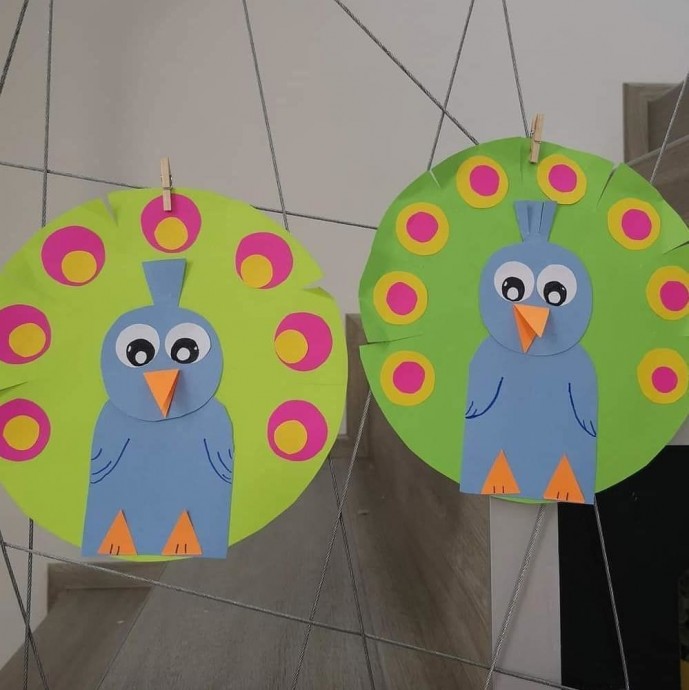 ​Павлин из цветной бумаги