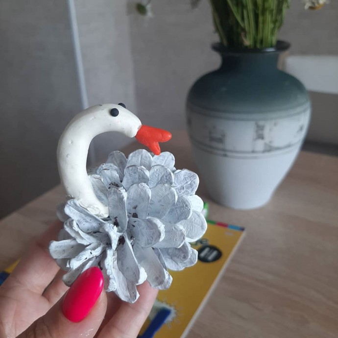 Чудесные лебеди на пруду Чудесные лебеди на пруду