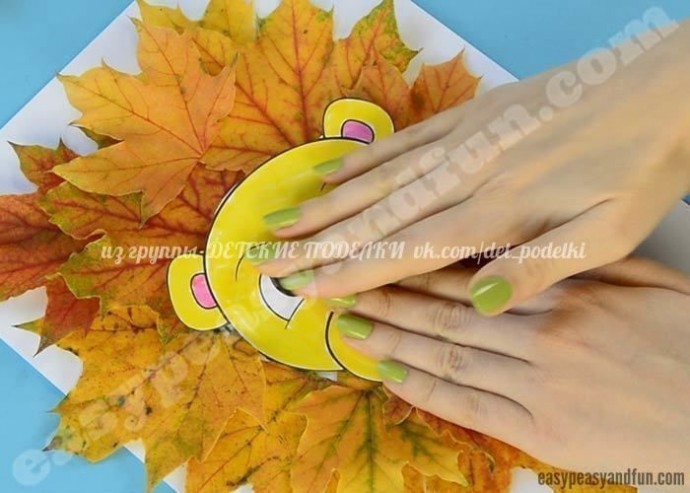 Лев с гривой из кленовых листьев Лев с гривой из кленовых листьев