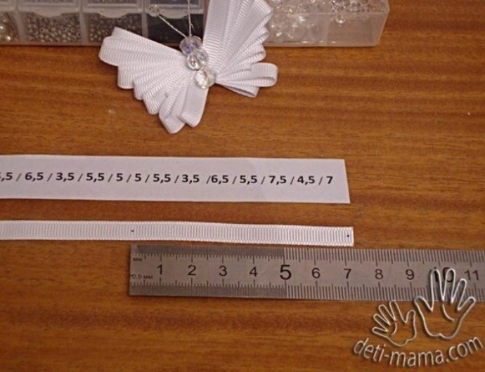 Бабочки из ленточки Бабочки из ленточки