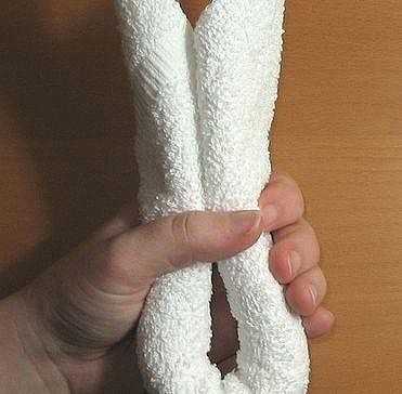 ​Делаем кролика из полотенца