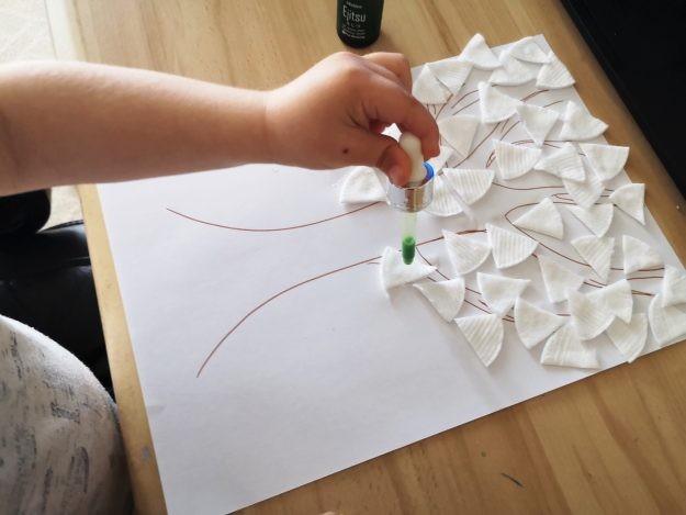 Дерево из ватных дисков