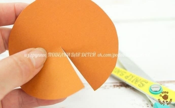 Милый ежик из шишки и картона