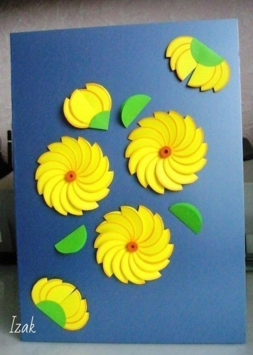 Цветочки из бумажных кружочков Цветочки из бумажных кружочков