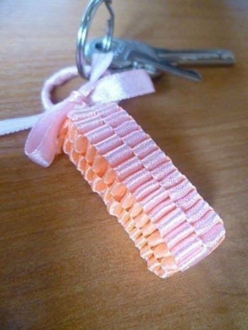 Брелок из ленточек Брелок из ленточек