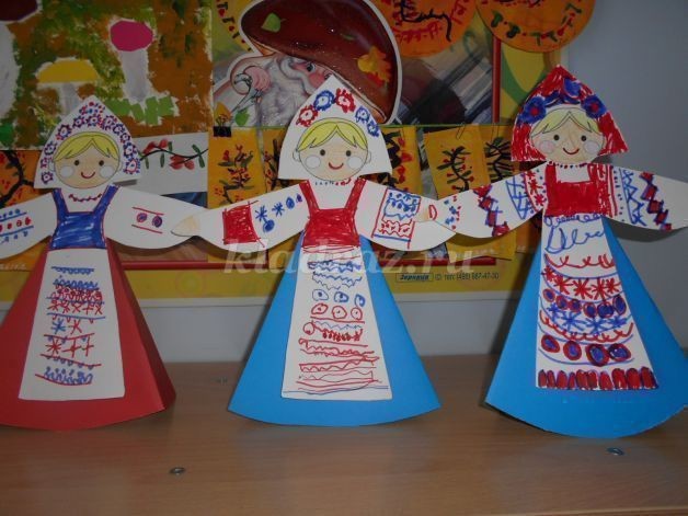Картонная кукла в народном костюме детскими руками