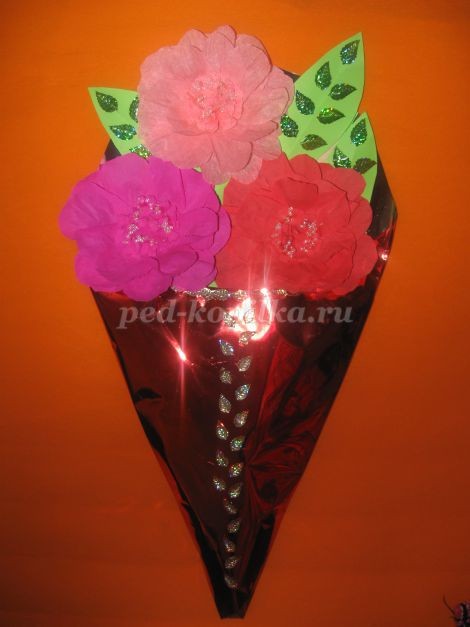 ​Подарок для любимой мамочки: панно-кулёк с цветами, часть 2