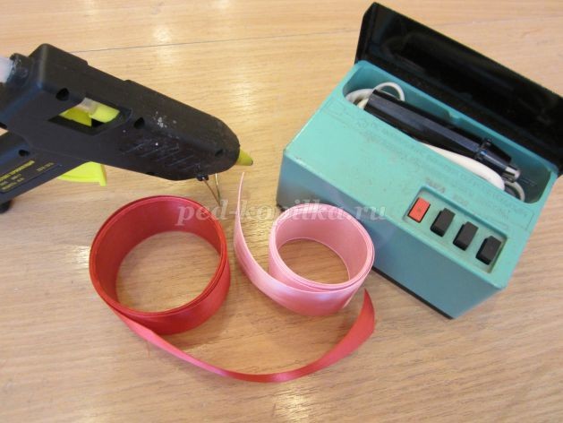 Цветок из атласных лент: мастер-класс, часть 1