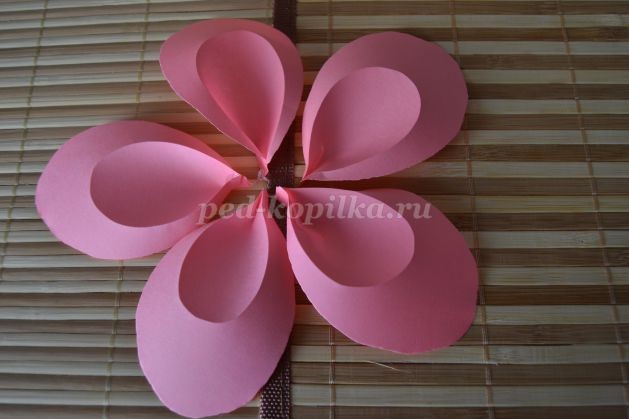 ​Цветок сакуры из цветной бумаги: часть 2