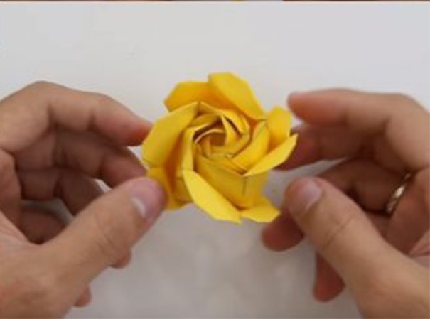 Как сделать из бумаги розу Кавасаки