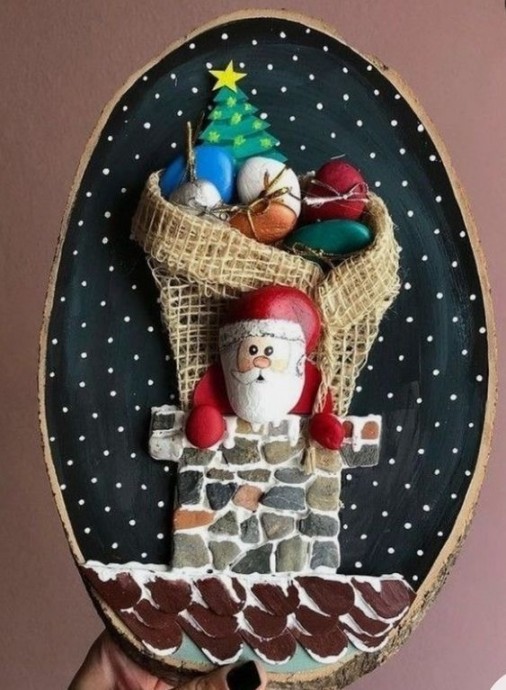 Новогодние панно с расписными камешками