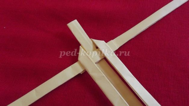 ​Плетеная закладка для книг детскими руками: часть 1