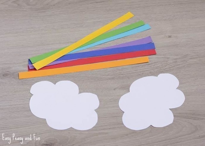 ​Радуга из разноцветных полосок бумаги