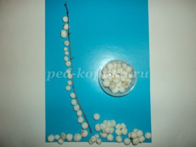 ​Весёлый снеговик с использованием природных материалов